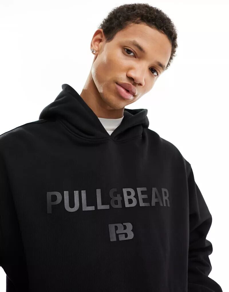 цена Черная толстовка с принтом в тон Pull&Bear