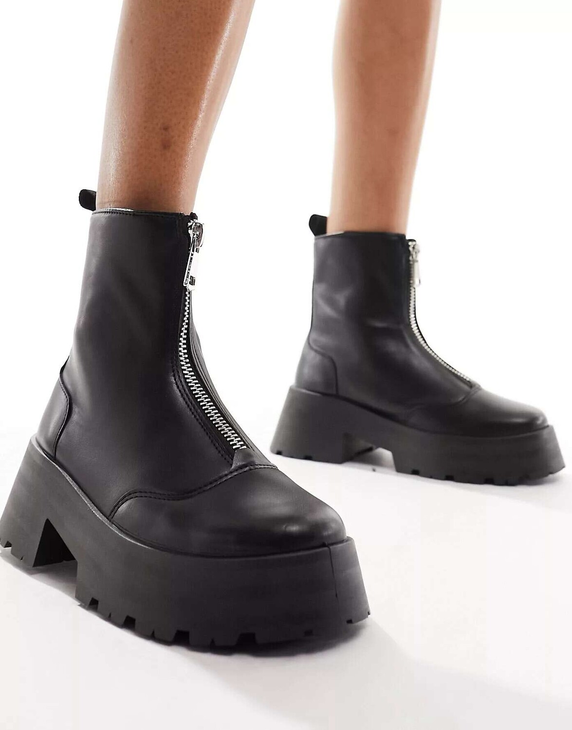 

Черные массивные ботинки челси с молнией спереди Schuh Arnold, Черный