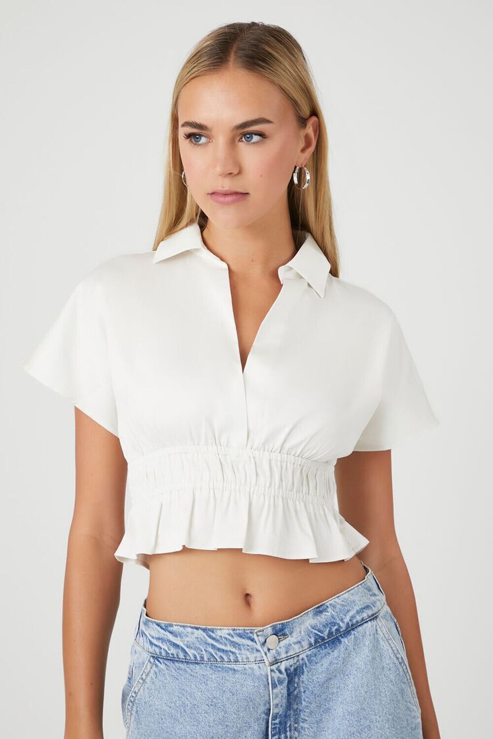

Укороченный топ с глубоким вырезом и воланами Forever 21, белый