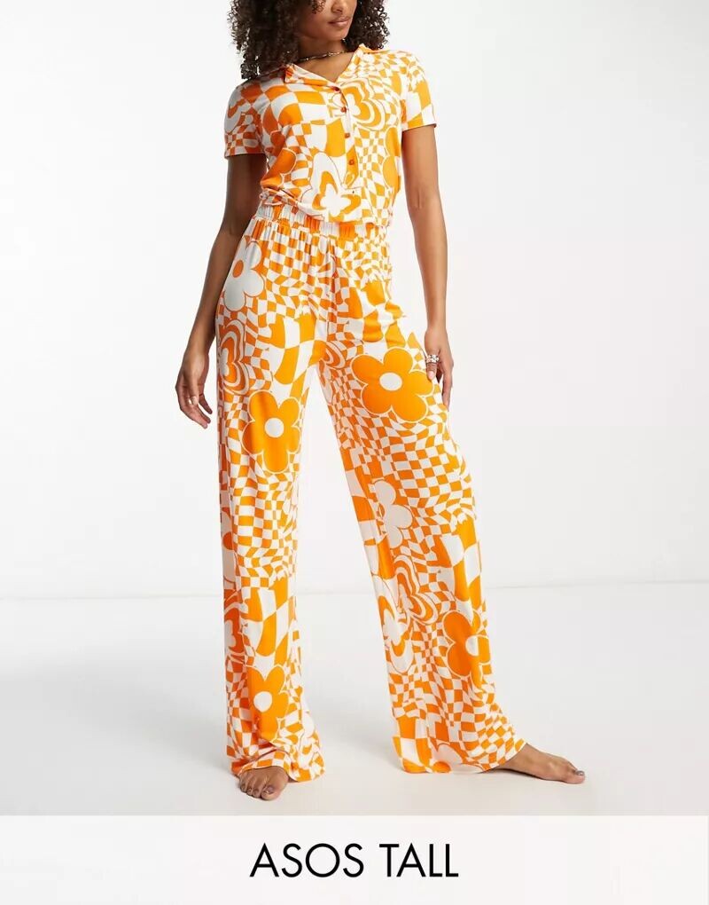 

Эксклюзивный пижамный комплект из вискозной рубашки и брюк ASOS DESIGN Tall с оранжевым шахматным принтом и цветочными деталями