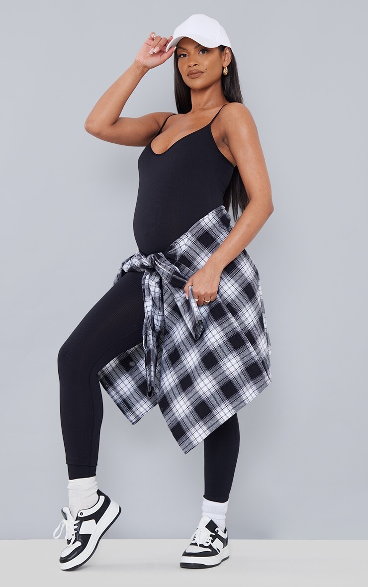 

PrettyLittleThing Черный бесшовный комбинезон в рубчик с бретелями для беременных