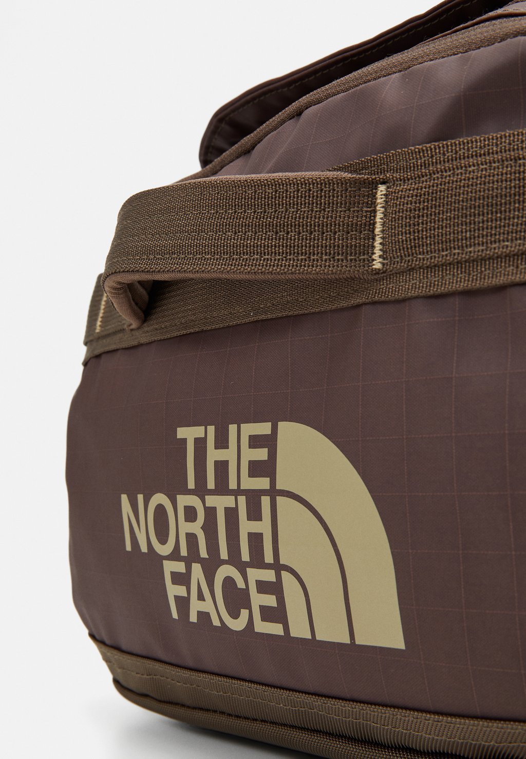 

Сумка Weekender BASE CAMP VOYAGER DUFFEL 32L UNISEX The North Face, бронза