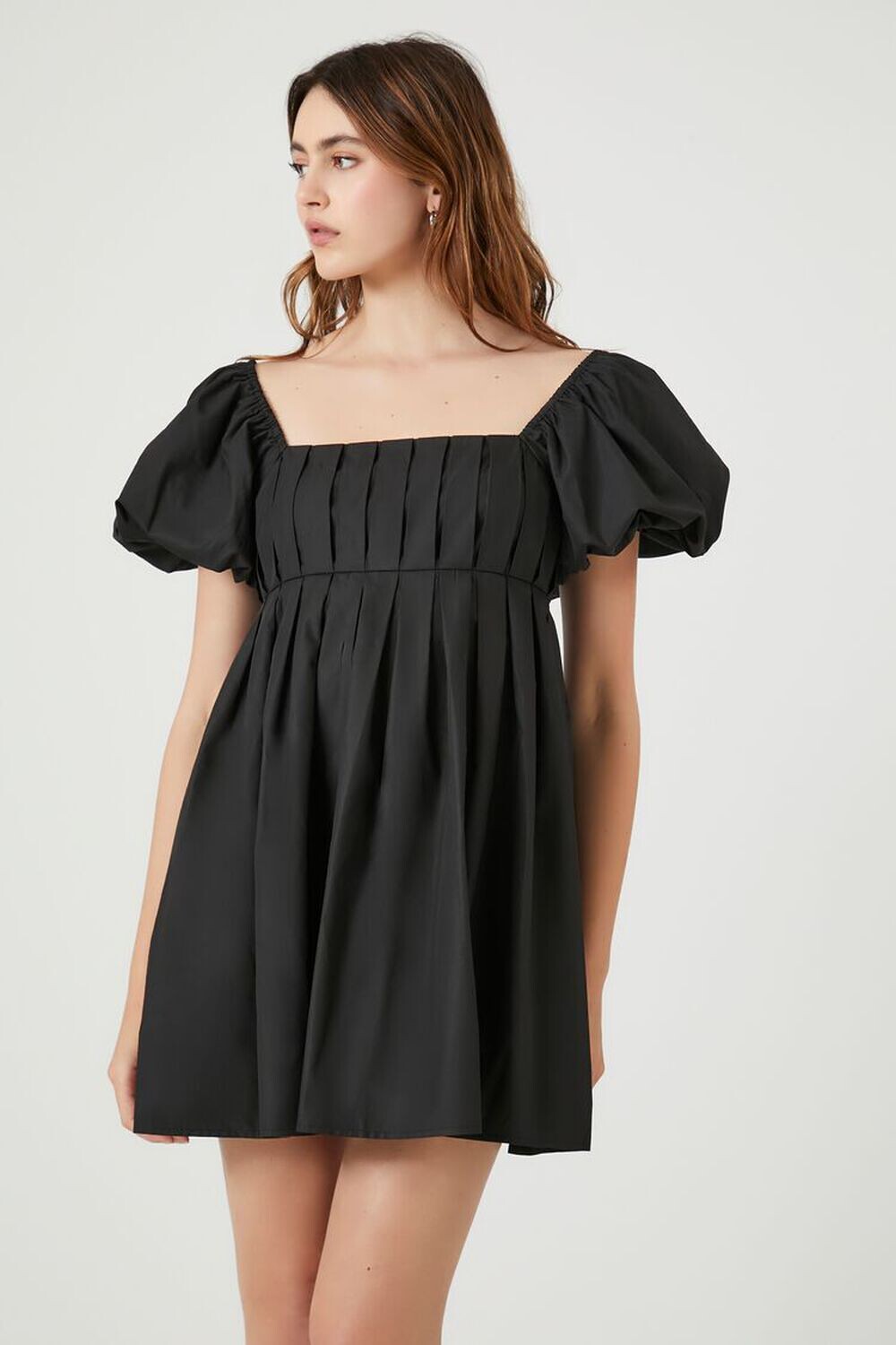 цена Плиссированное платье Babydoll Forever 21, черный