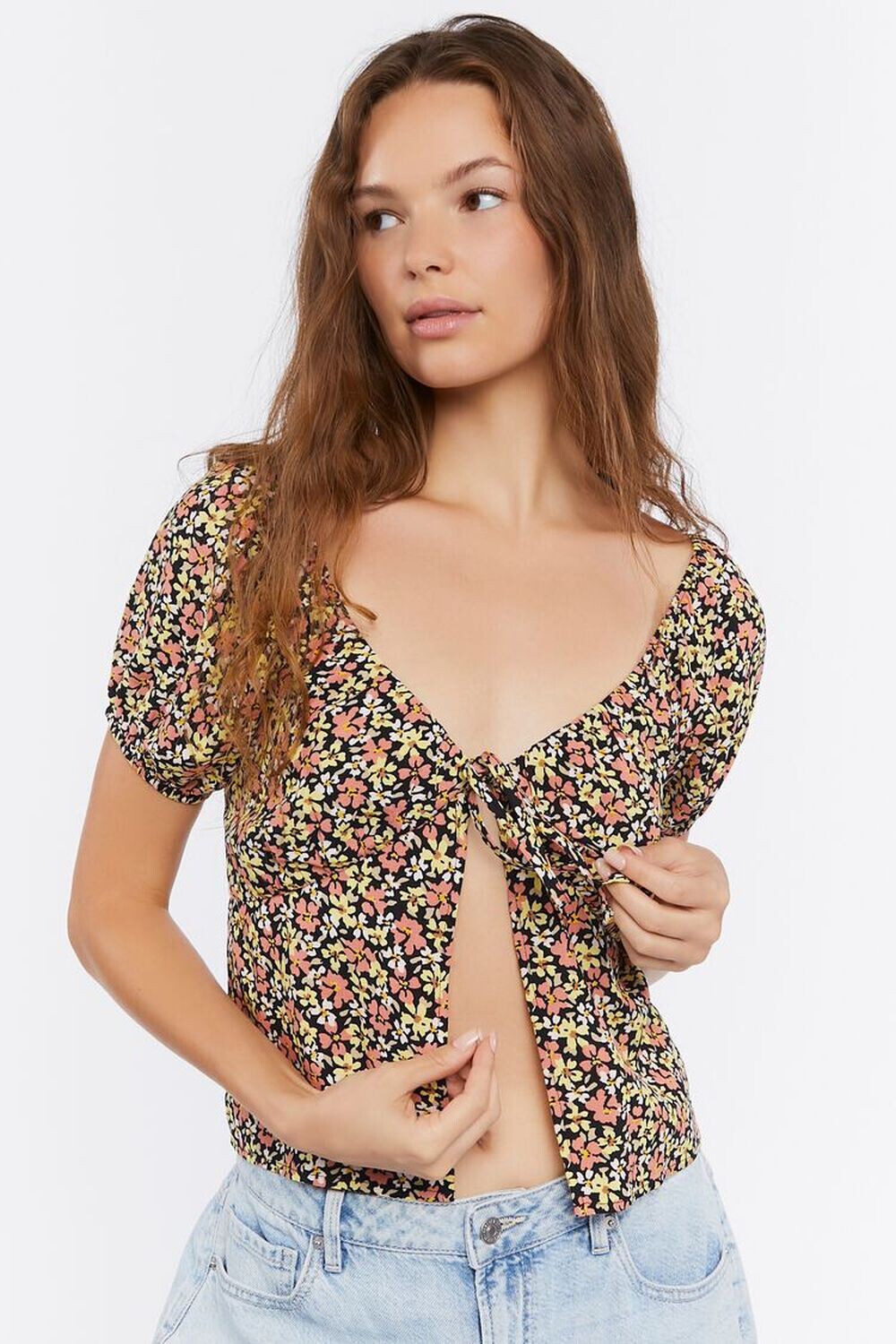 

Укороченный топ с завязками спереди и цветочным принтом Forever 21, черный
