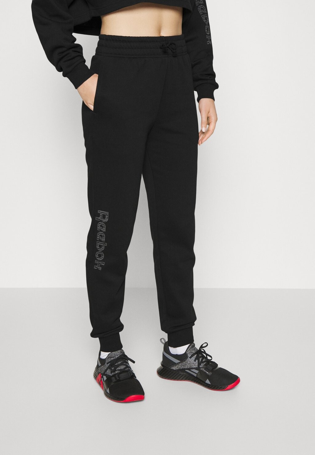 

Спортивные брюки Reebok, черный