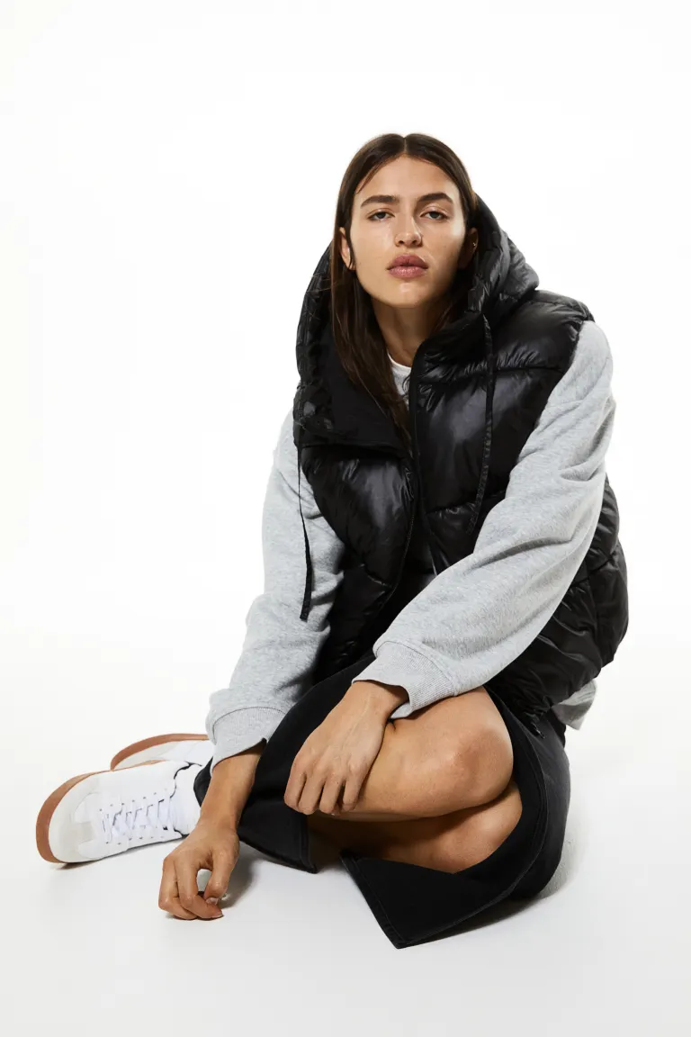 

Стеганый жилет с капюшоном H&M, черный