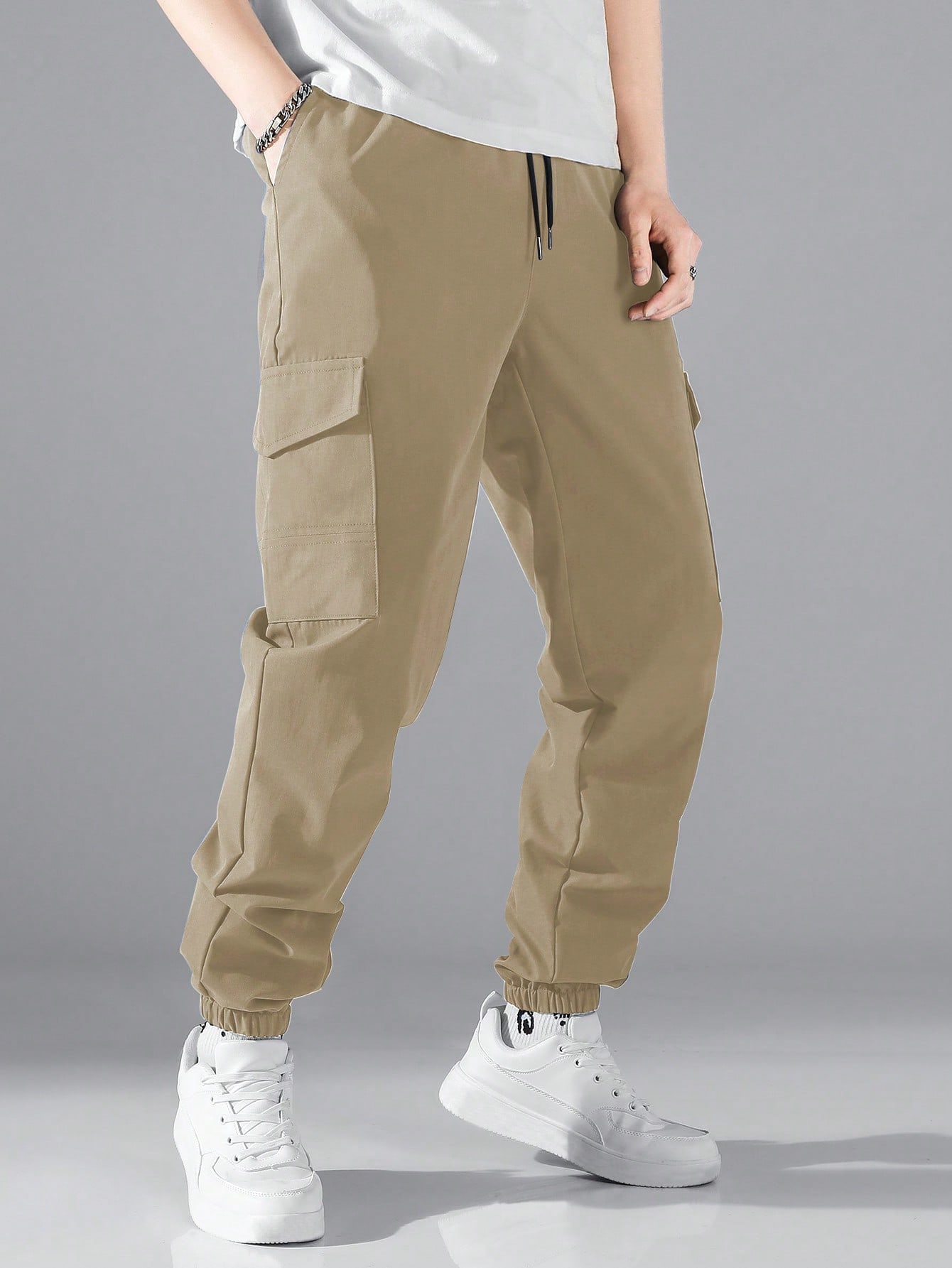 цена Мужские однотонные брюки Manfinity LEGND с завязками на талии и карманами с клапанами, верблюд