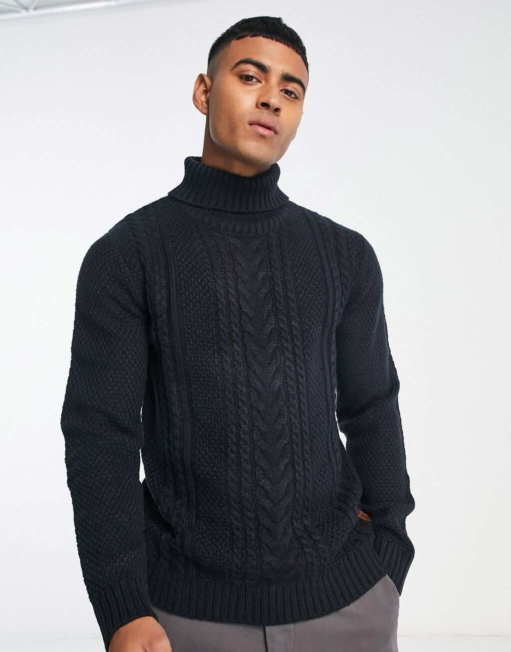 

Темно-синий джемпер вязанной вязки с высоким воротником Jack & Jones