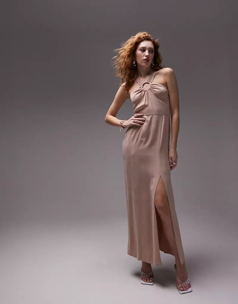 

Розовое платье макси с кольцами Topshop