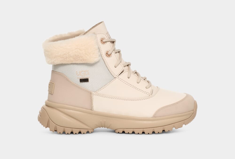 

БотинкиYose Fluff V2 UGG, белый