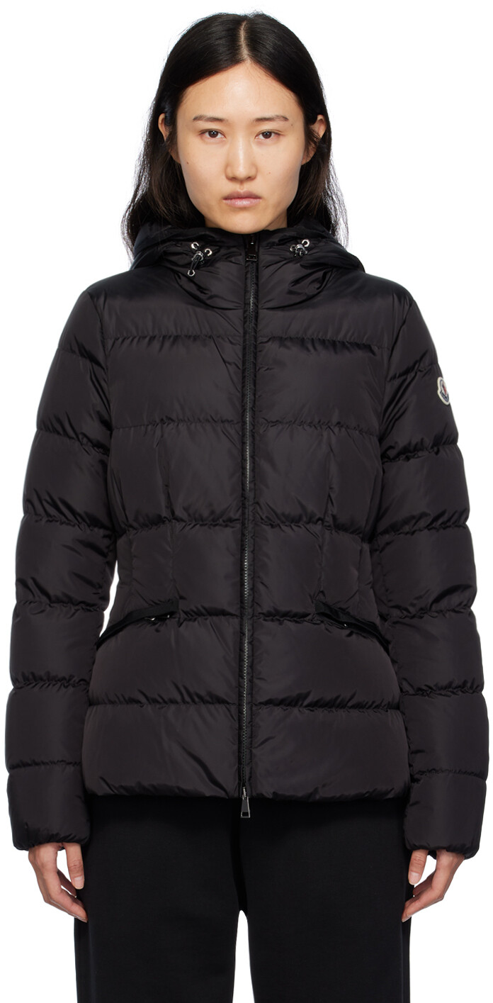 

Черный пуховик Moncler Avoce