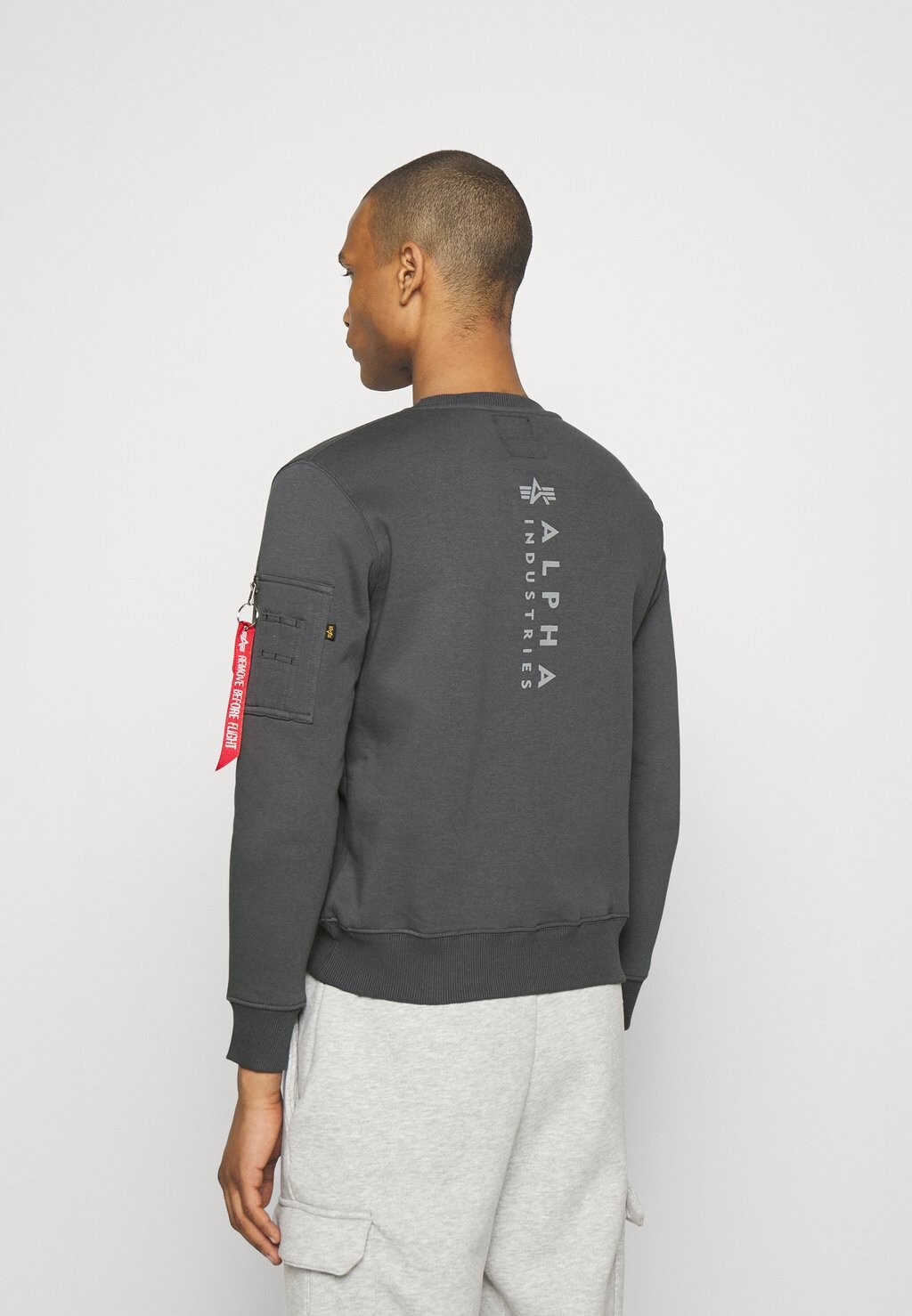 

Толстовка Alpha Industries