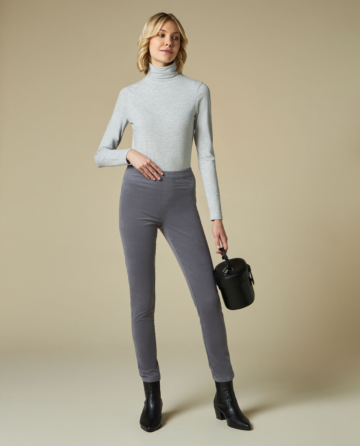 

Женские брюки в рубчик из эластичного хлопка NICE&CHIC, белый