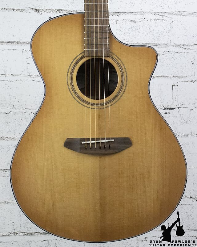 

Акустическая гитара Breedlove Signature Concerto Copper CE w/ Bag DEMO