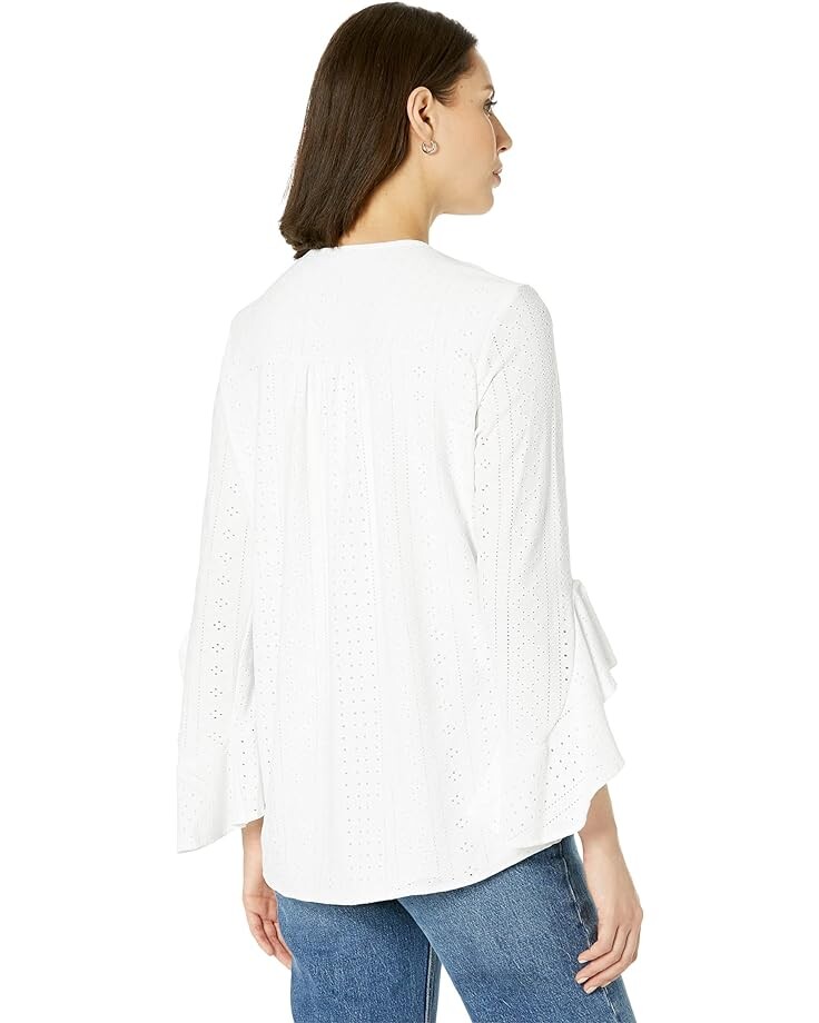 

Топ Vince Camuto Flutter Sleeve V-Neck Eyelet Top, цвет Ultra White