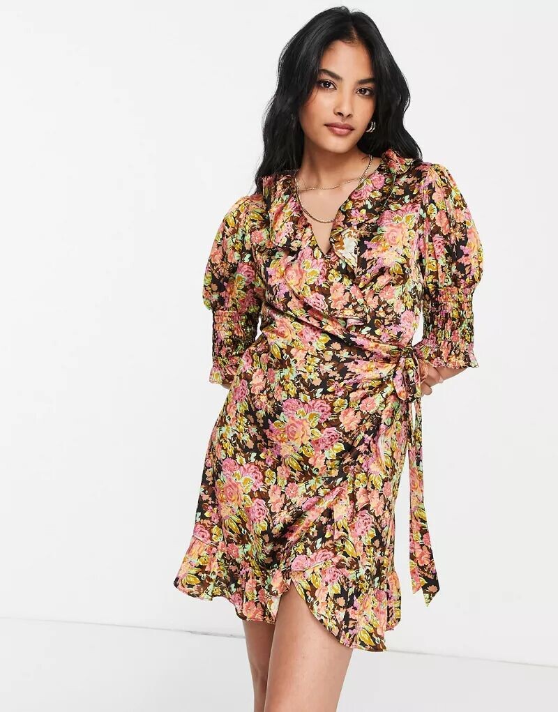 

Мини-платье с запахом Topshop с ярким цветочным принтом и оборками