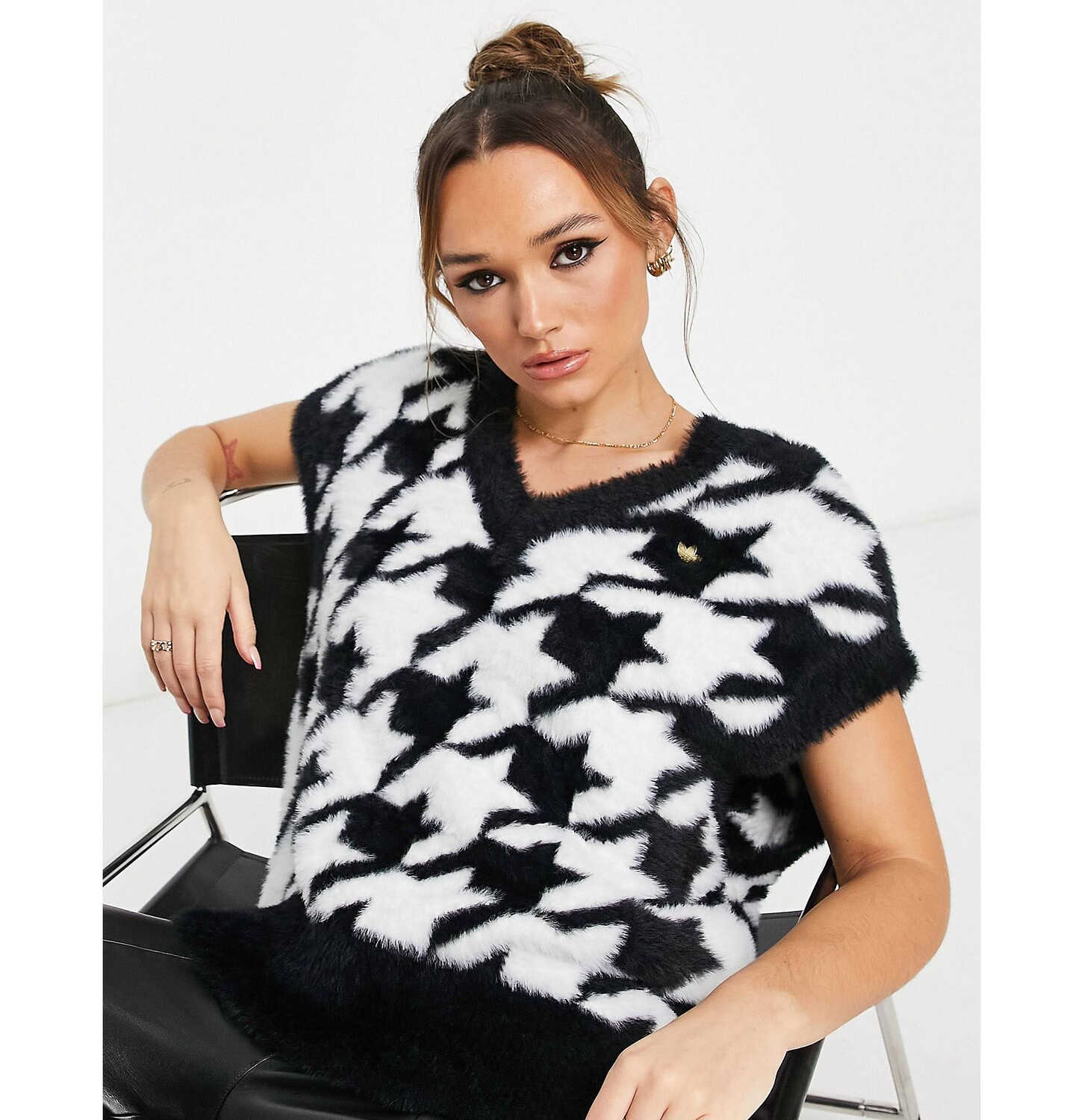 

Черно-белый пушистый свитер с узором \"гусиные лапки\" adidas Originals, Черный