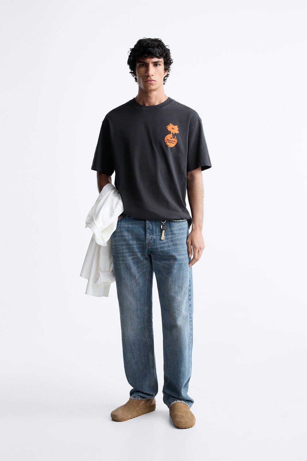 

Футболка с контрастным принтом ZARA, серый