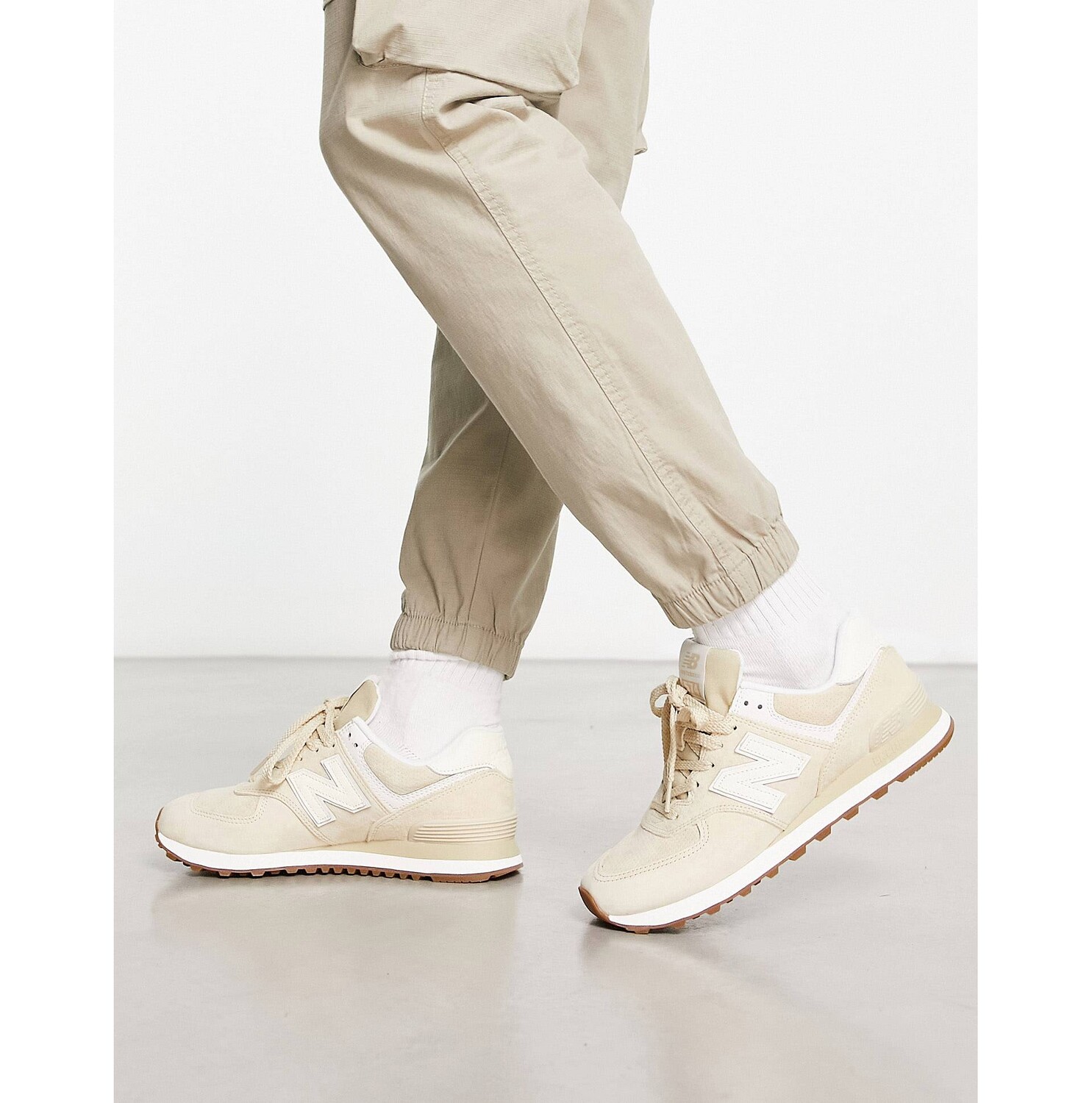 

Бежевые кроссовки New Balance 574