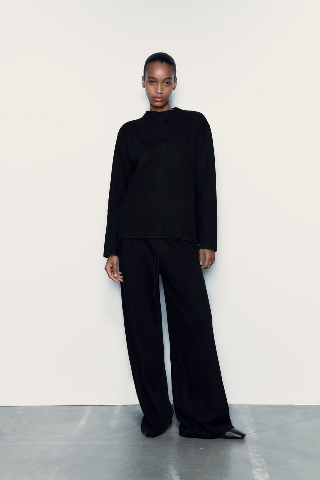 

Мягкий свитер с передним швом ZARA, черный