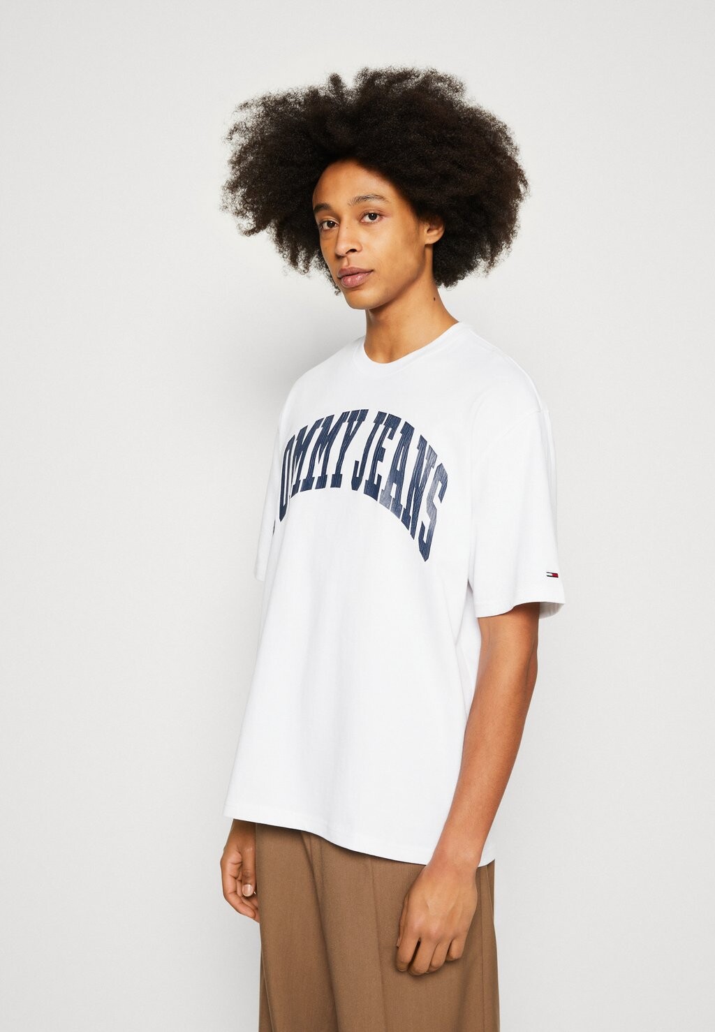 

Футболка с принтом Tommy Jeans, белый