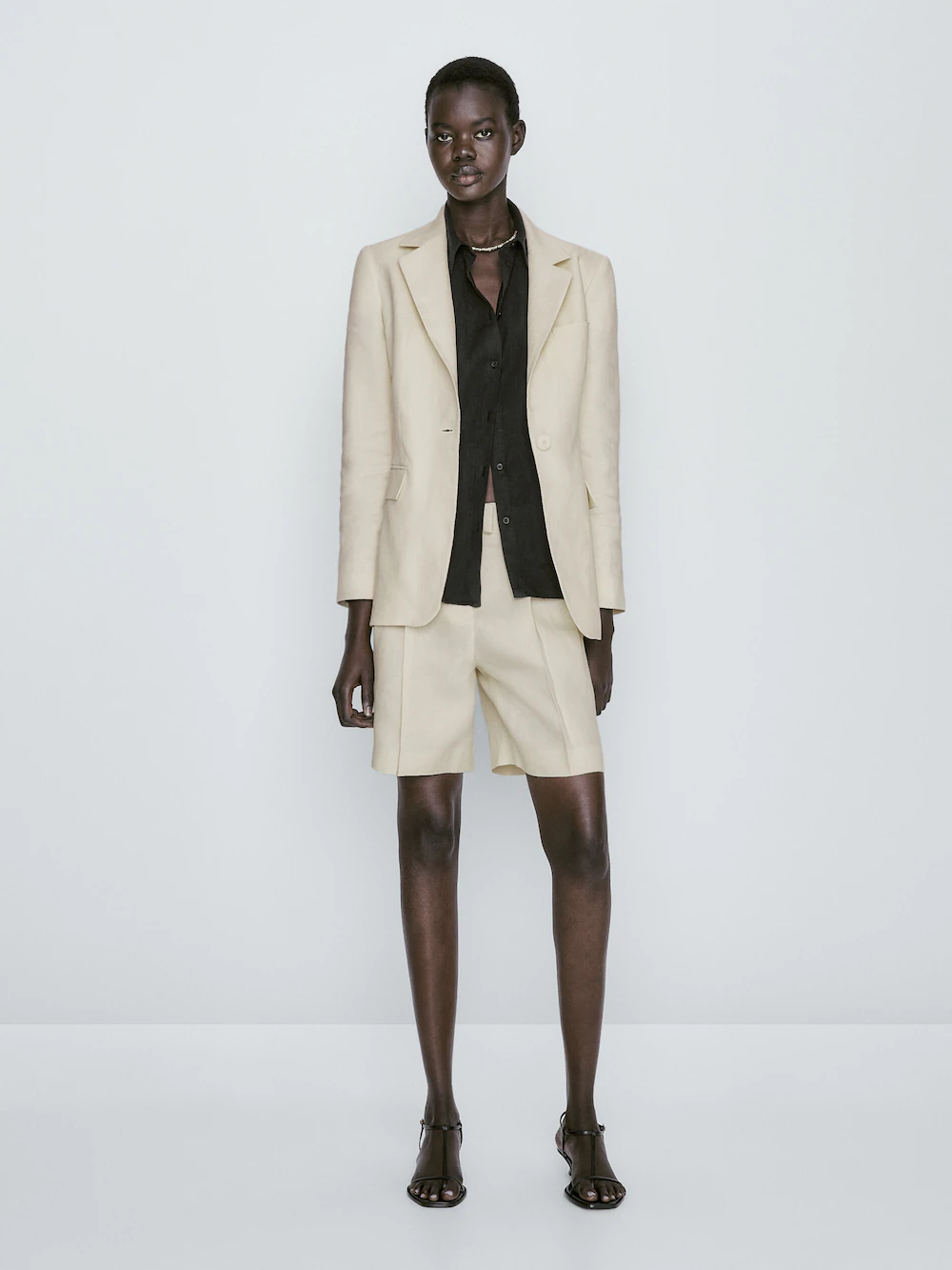 

Костюмный пиджак из 100% льна на двух кнопках Massimo Dutti