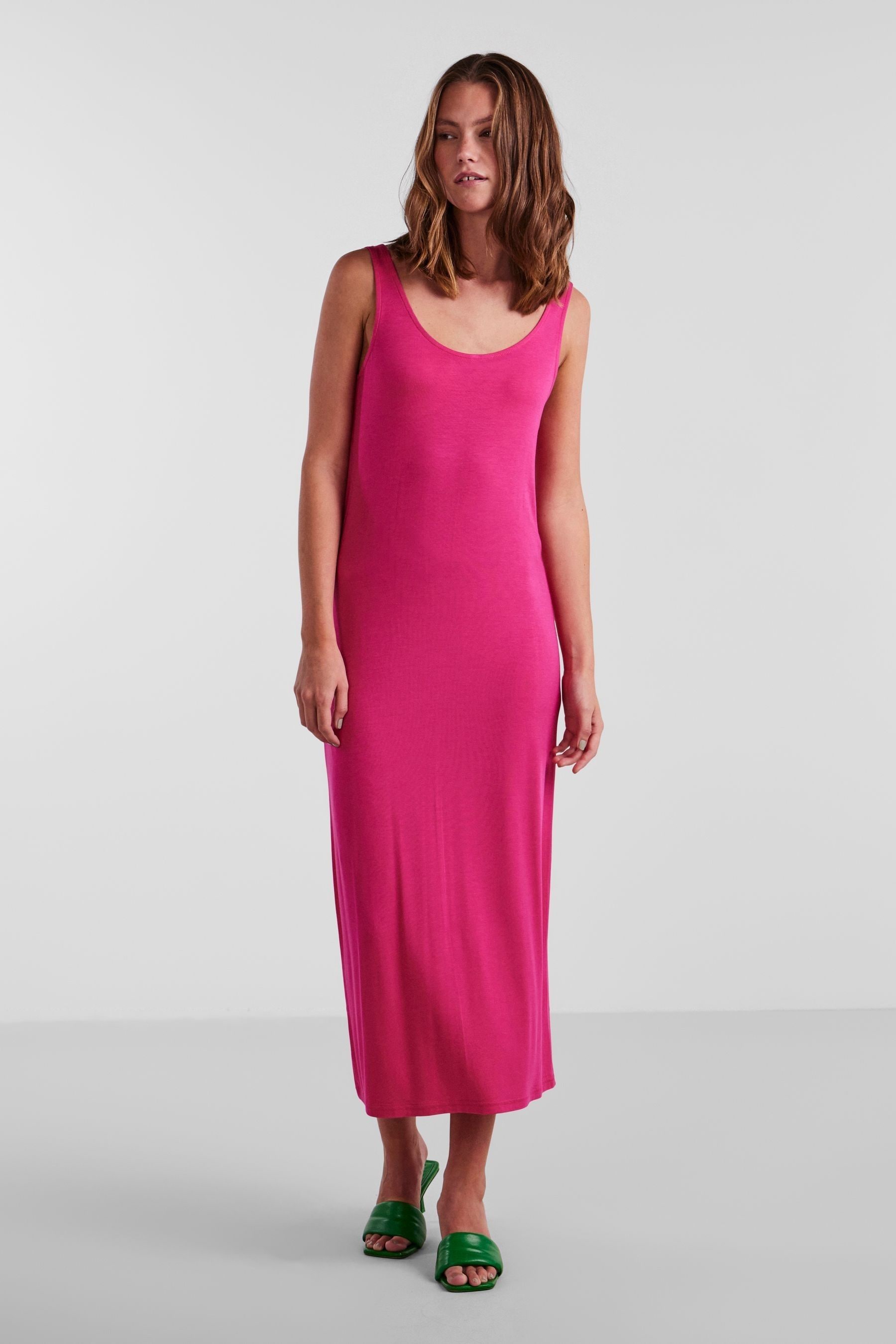 цена Платье макси без рукавов из джерси PIECES, розовый