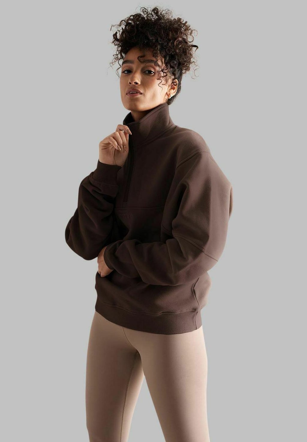 

Толстовка LOGO HALF ZIP aim’n, цвет Cacao