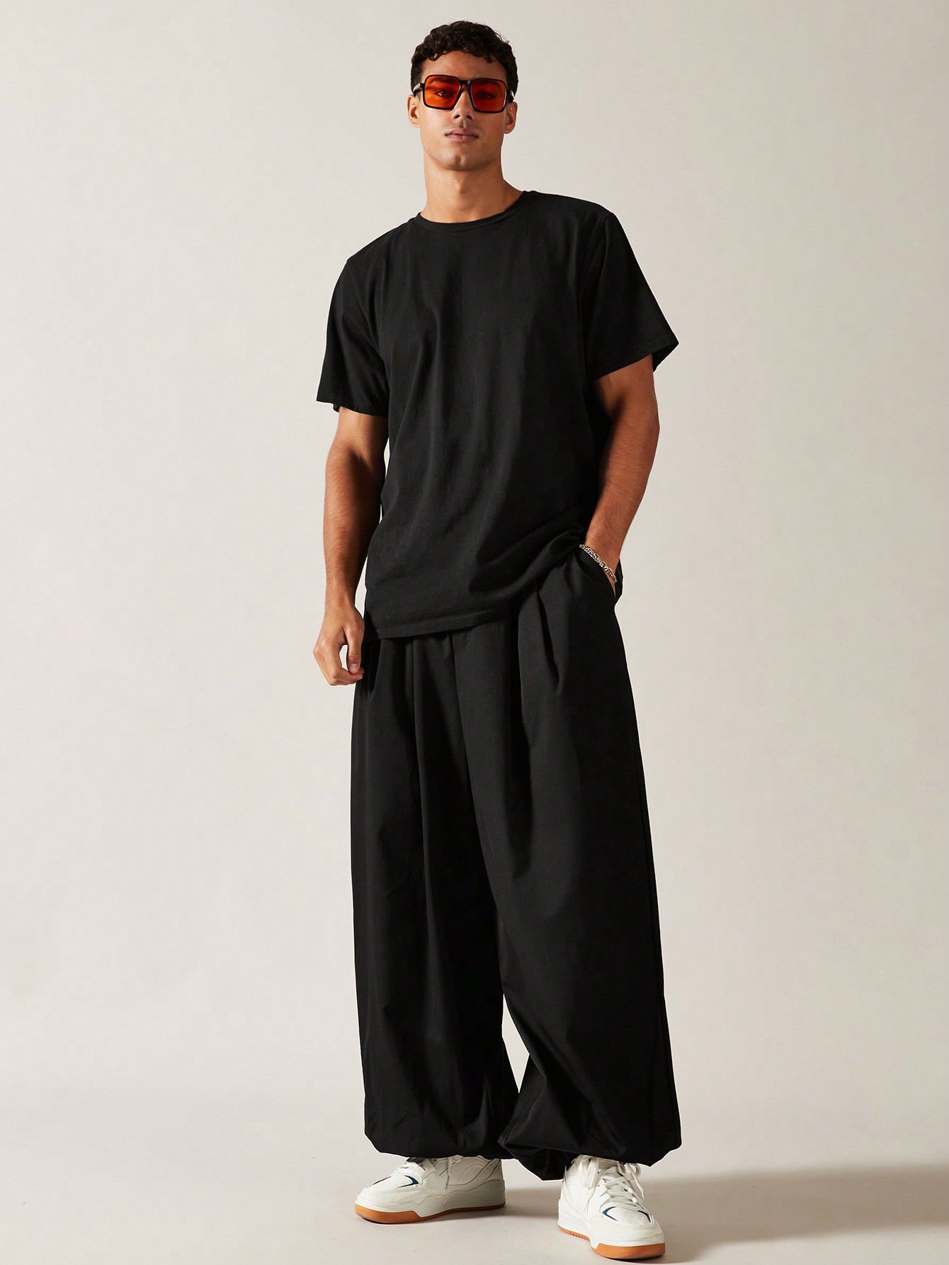 Мужские однотонные тканые брюки с наклонными карманами Manfinity UrbanChill, черный