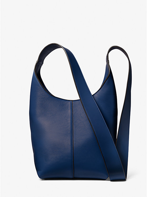 цена Миниатюрная кожаная сумка-хобо Dede Michael Kors Collection, синий