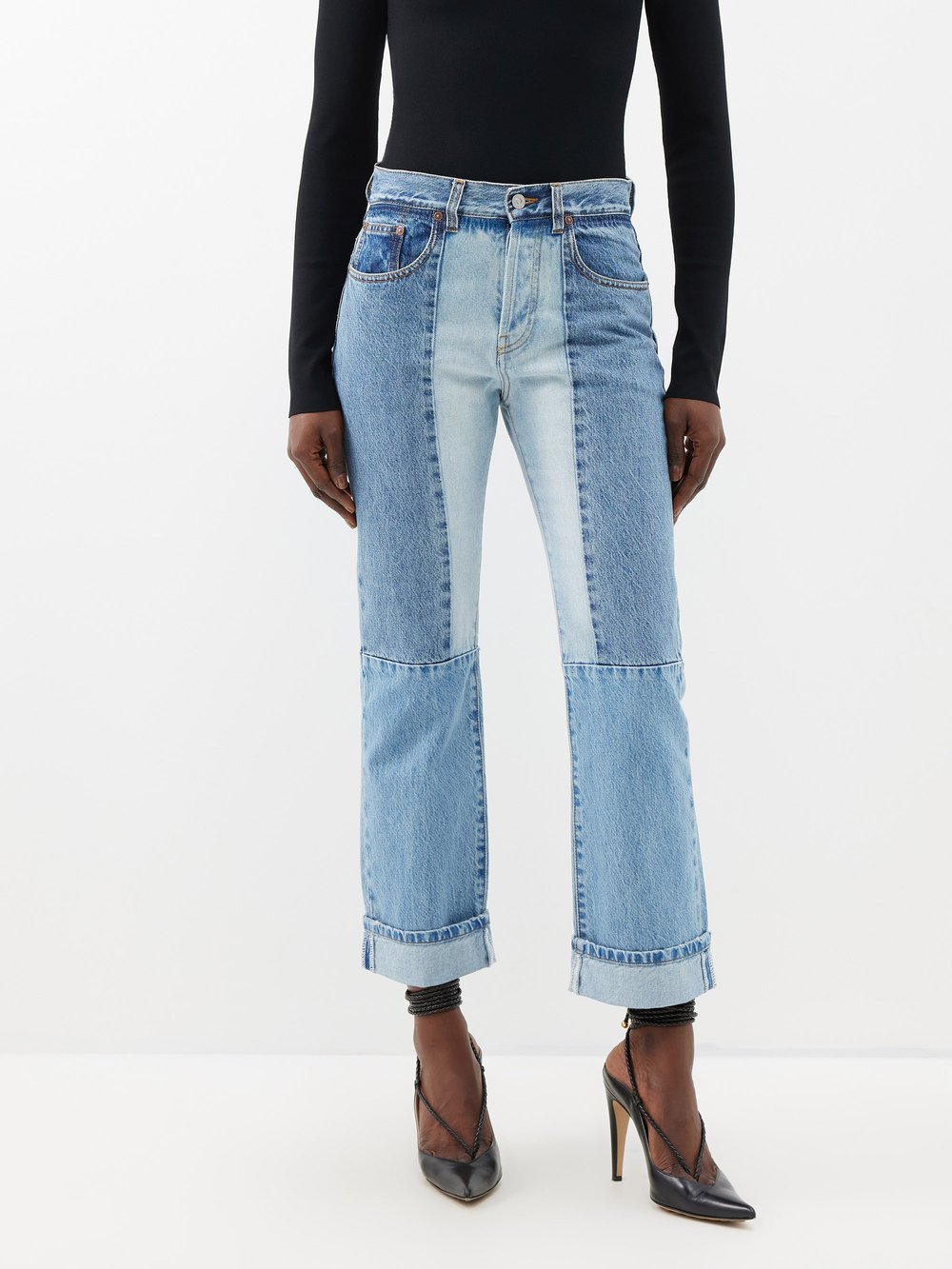 цена Укороченные джинсы в стиле пэчворк Victoria Beckham, синий