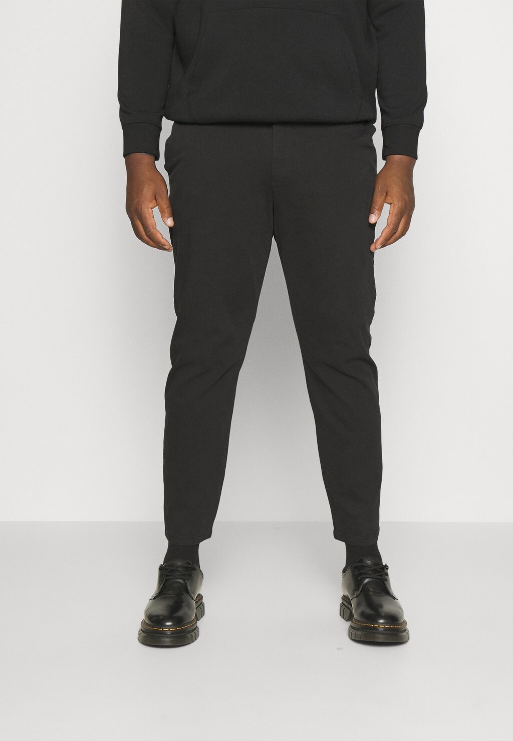 

Чиносы AUGUST PANTS PLUS Redefined Rebel, черный