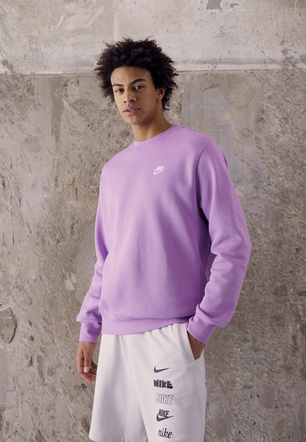

Толстовка CLUB CREW UNISEX Nike, шоковый фиолетовый/белый
