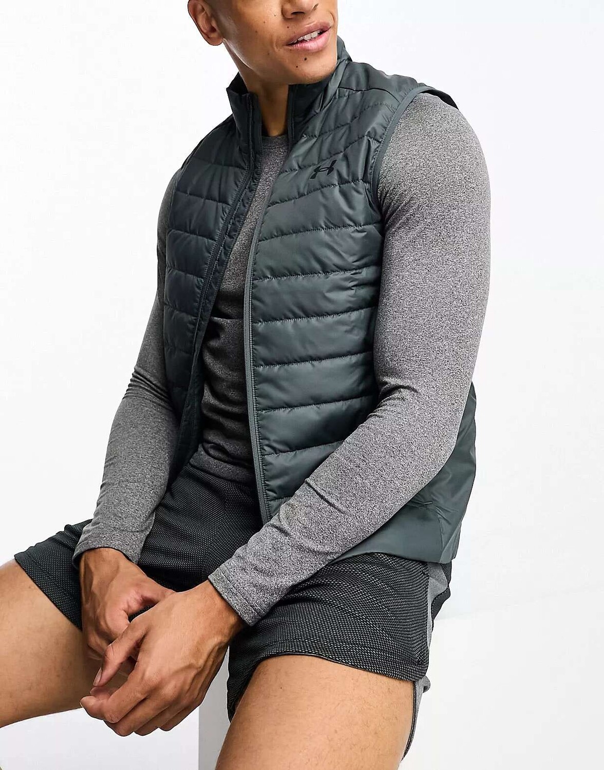 

Серый утепленный жилет Under Armour Storm