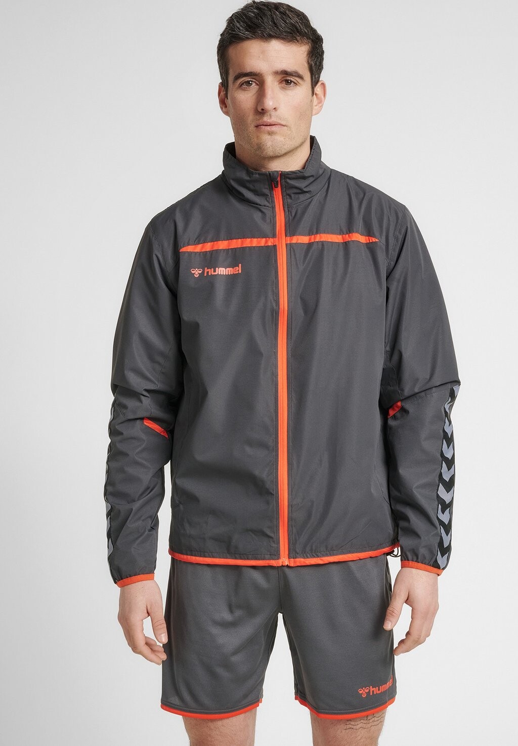 

Спортивная куртка Hummel, серый деним