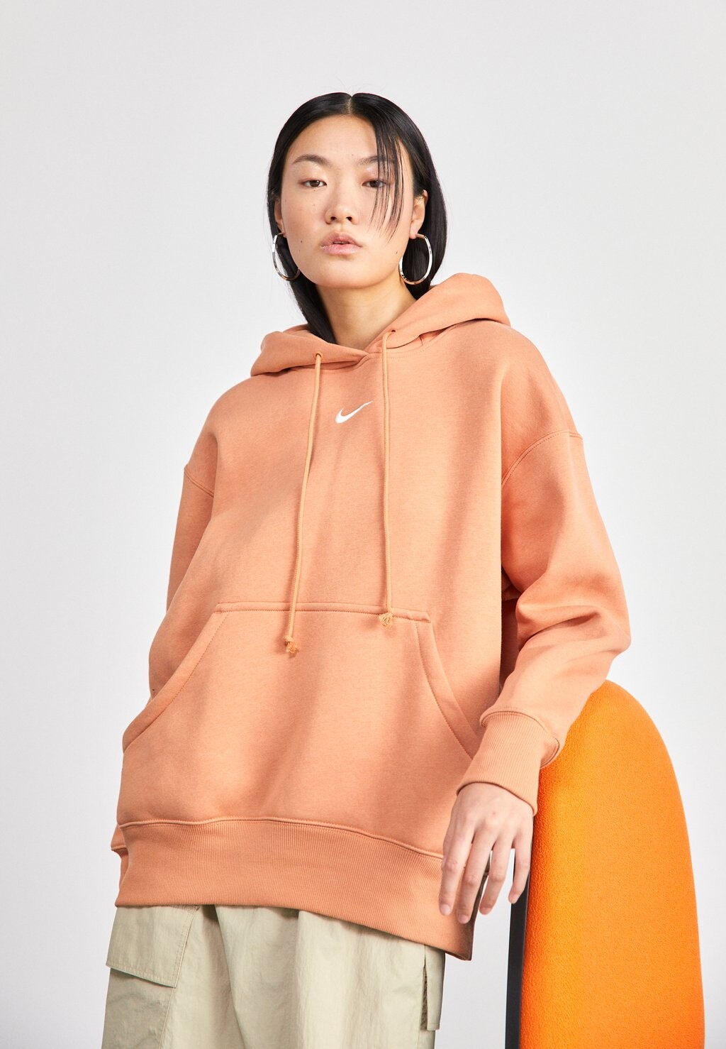 

Худи Nike Phoenix Fleece Pant, янтарно-коричневый / парус, Коричневый;оранжевый
