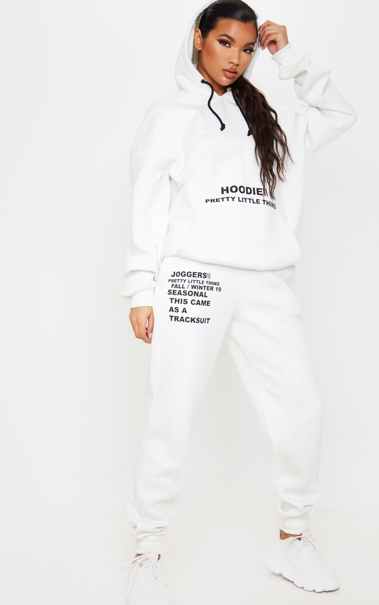 

PrettyLittleThing Кремовые джоггеры с логотипом и принтом
