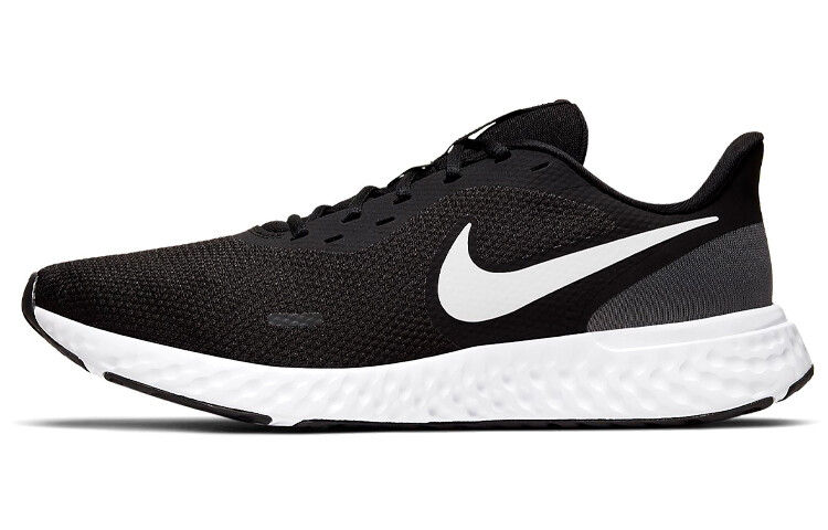 

Кроссовки Nike Revolution 5, черный / белый