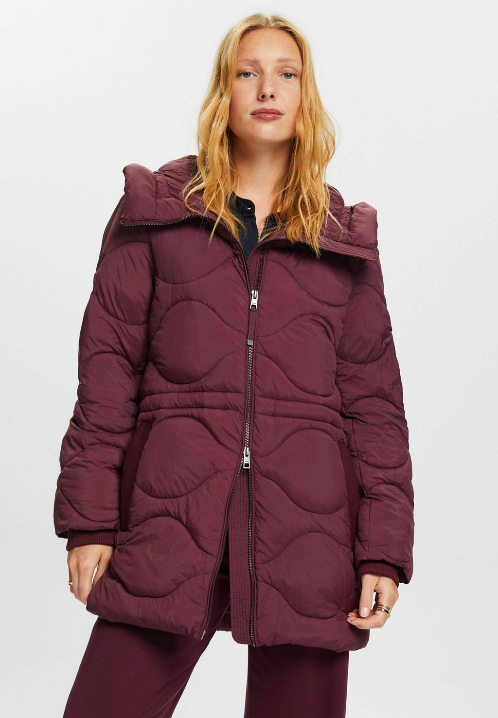 Зимняя куртка Esprit, цвет aubergine