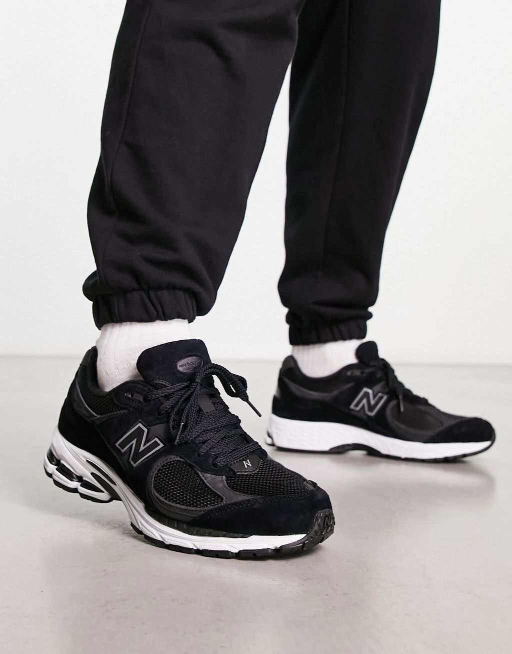 

Черные кроссовки New Balance 2002, Черный