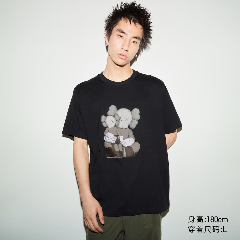 

Футболка Uniqlo Song Yi унисекс с принтом Kaws и короткими рукавами, черный