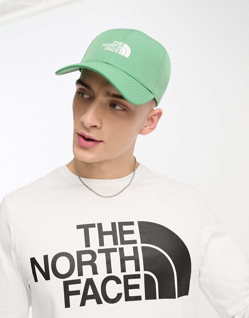 

Зеленая кепка The North Face 66