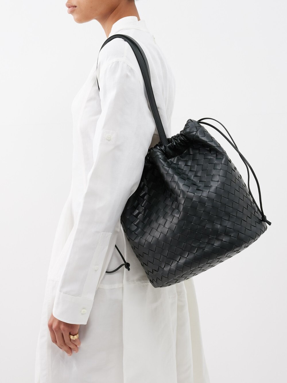 

Сумка-ведро из кожи intrecciato среднего размера Bottega Veneta, зеленый
