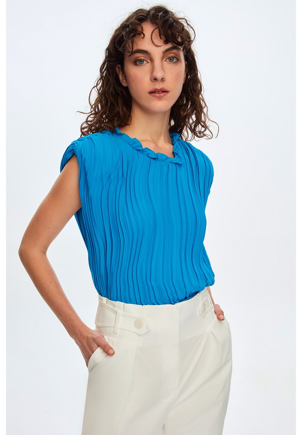 Блуза adL без рукавов, бирюзовый блуза zolla без рукавов 46 размер