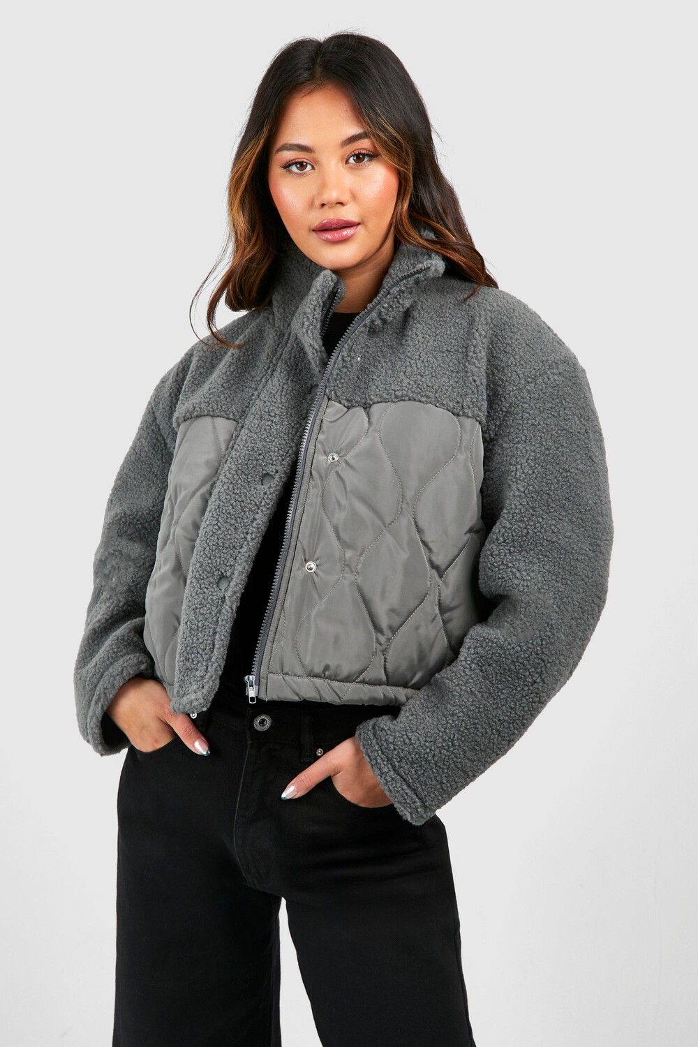 

Стеганая нейлоновая куртка Teddy из искусственного меха boohoo, серый