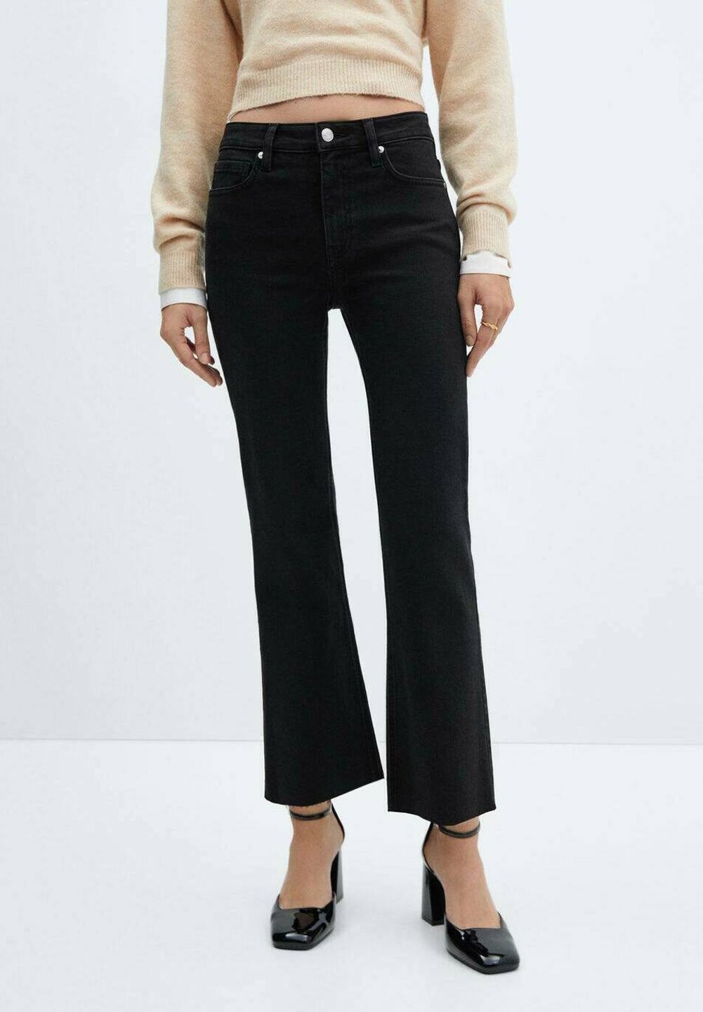 

Джинсы-клеш Sienna Mango, цвет black denim