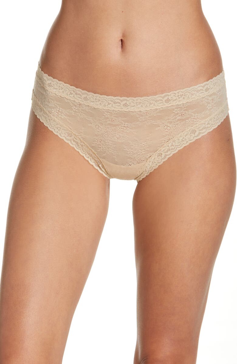 

Кружевные стринги Escape NATORI