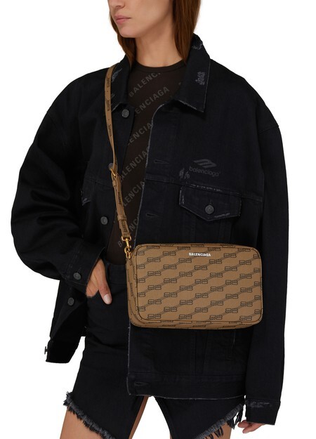 

Фирменная сумка для фотоаппарата Balenciaga