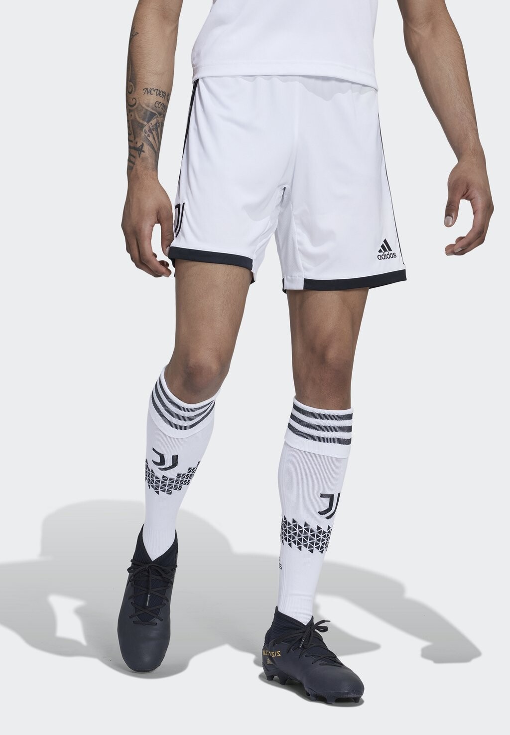 

Спортивные шорты Adidas