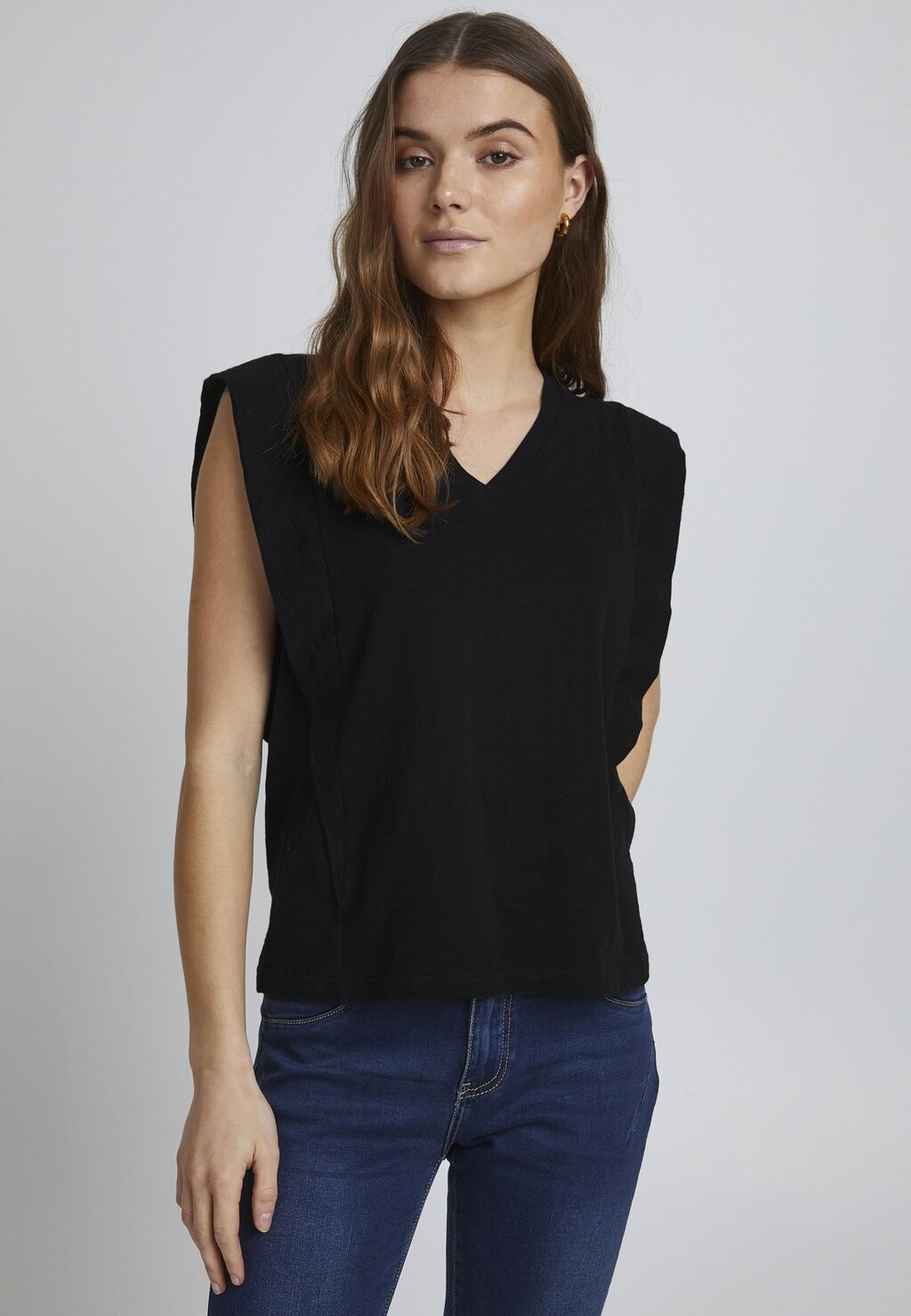 

Топ BYTELLA V NECK b.young, цвет black
